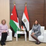 الدكتور مصطفى مدبولي يتفقد جناح البورصة المصرية بمعرض القاهرة الدولي للكتاب